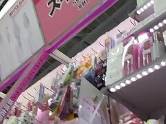 s43re Seductive Japanese Lady Gives Sultry Blowjob While Soaking in Hot Tub